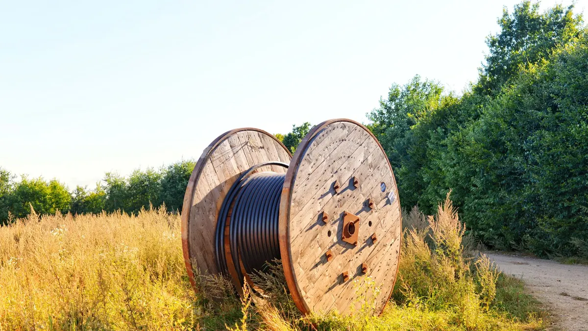Kabeltrommel mit aufgewickelter Leitung